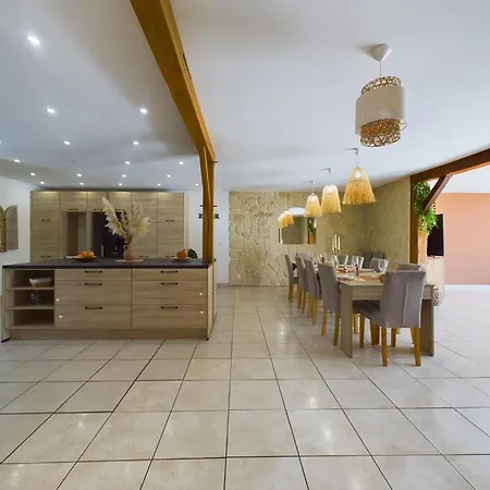Spacieuse Villa Thoury-Ferottes