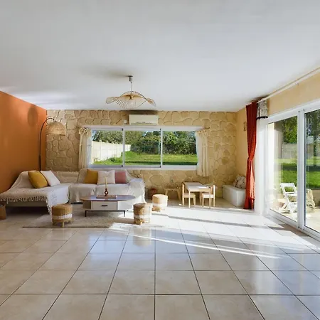 Spacieuse Villa Thoury-Ferottes